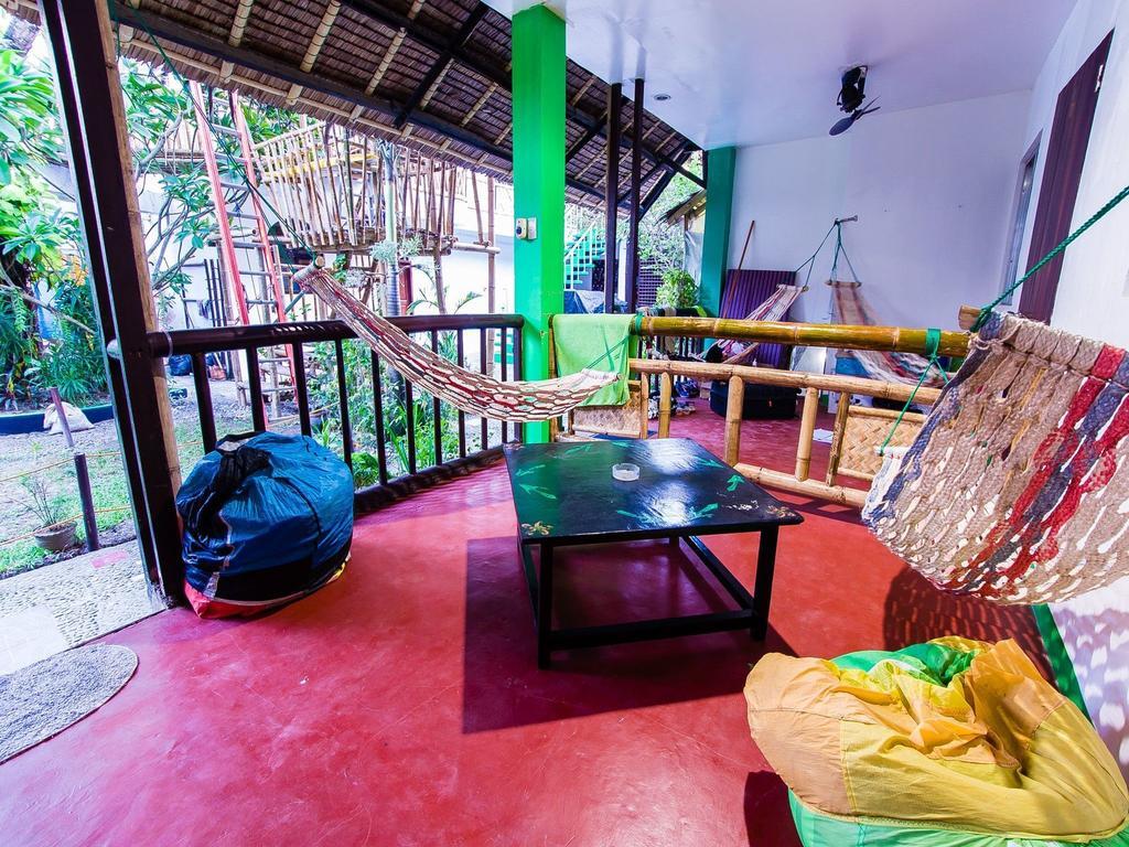 Jeepney Hostel And Kite Resort Balabag  Exterior photo