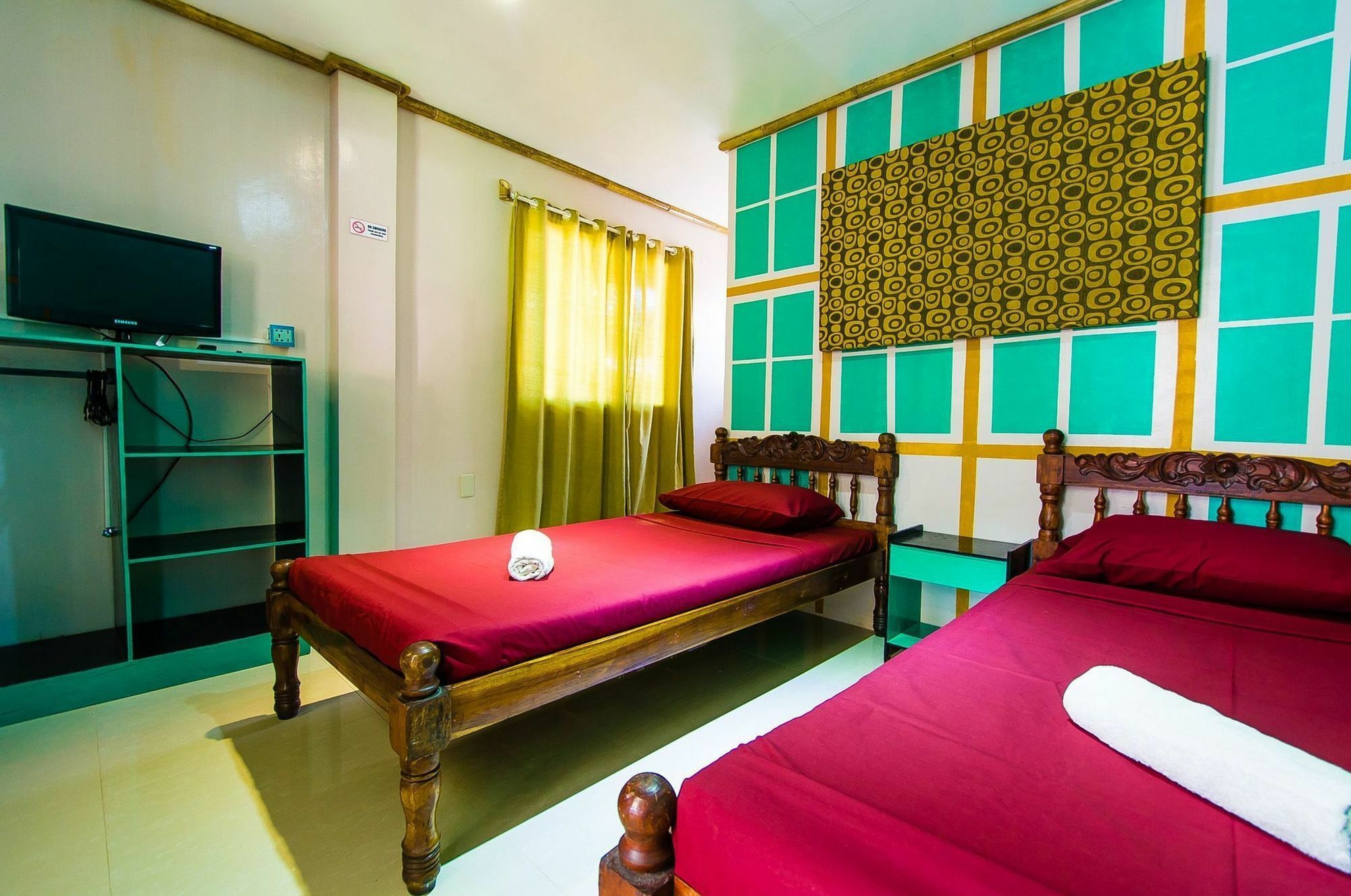Jeepney Hostel And Kite Resort Balabag  Exterior photo