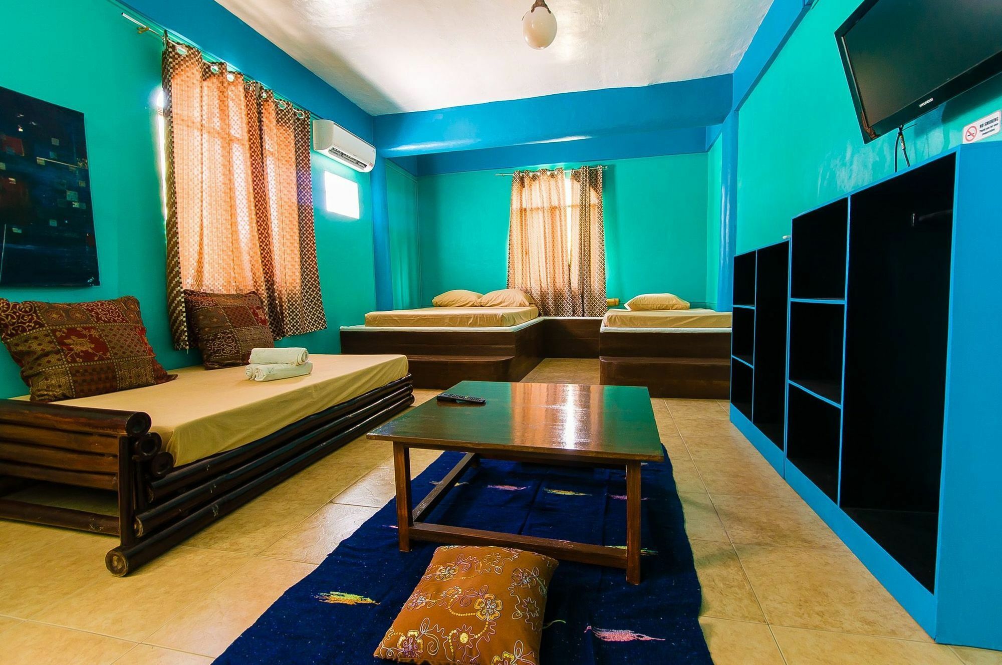Jeepney Hostel And Kite Resort Balabag  Exterior photo
