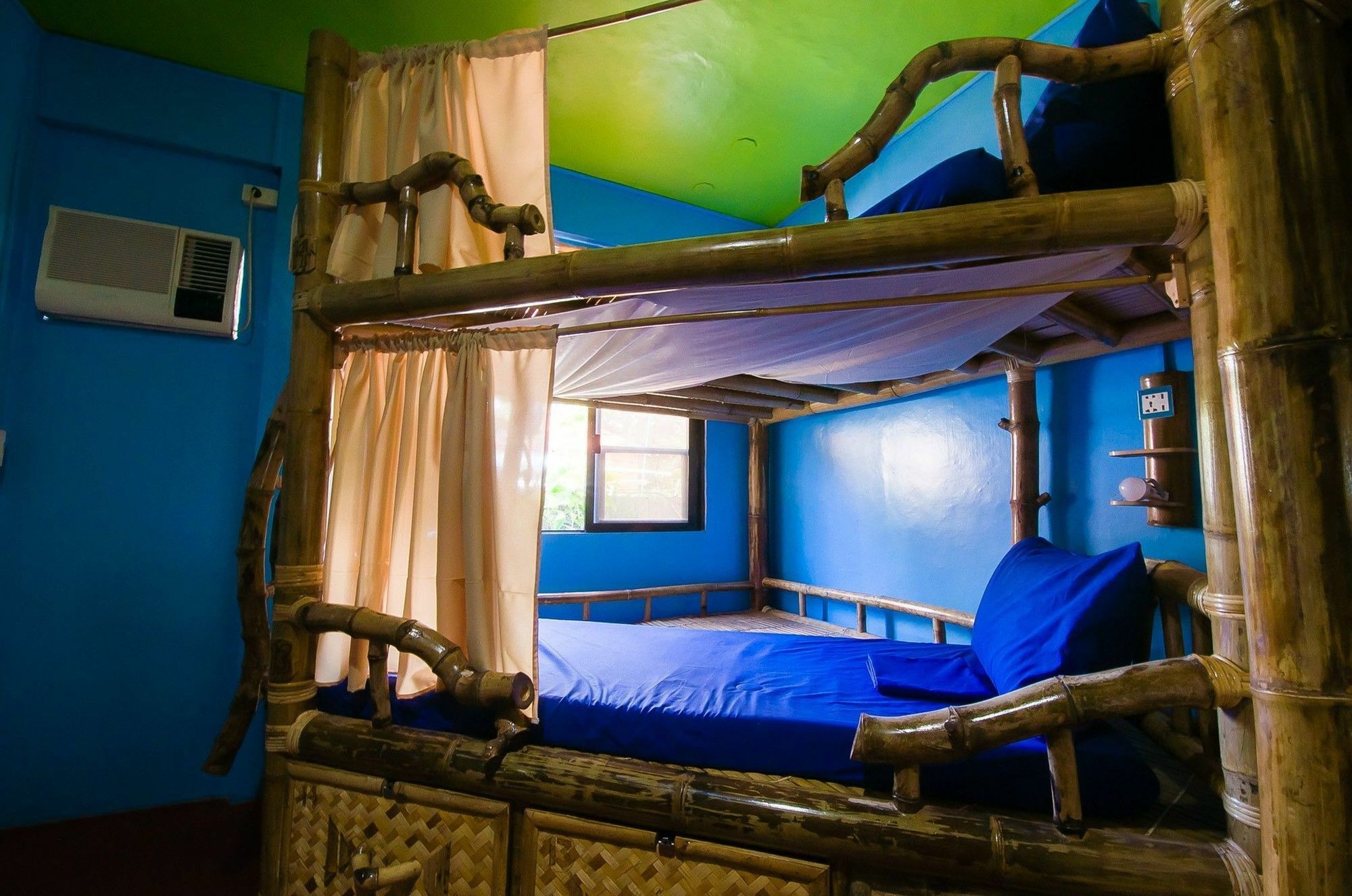 Jeepney Hostel And Kite Resort Balabag  Exterior photo